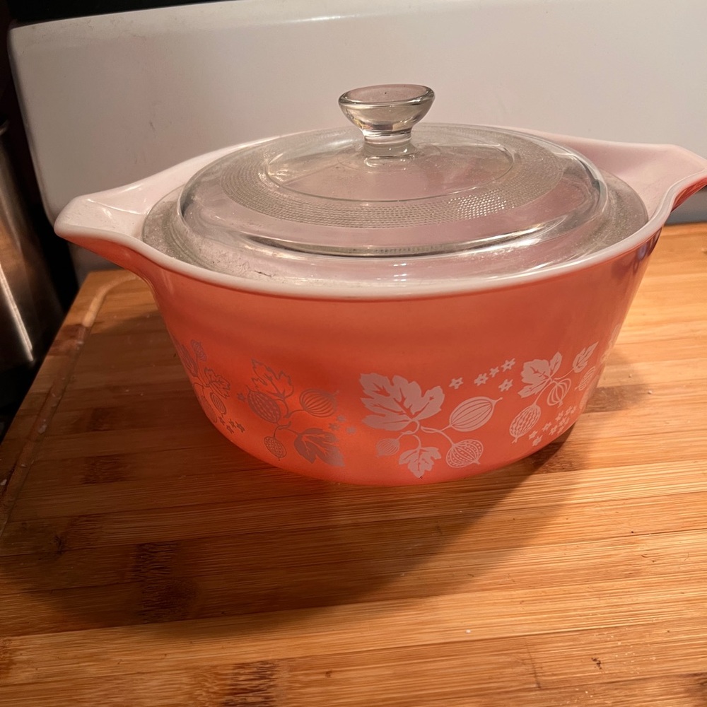 Pink gooseberry Pyrex 2 1/2 quart casserole dish with lid.